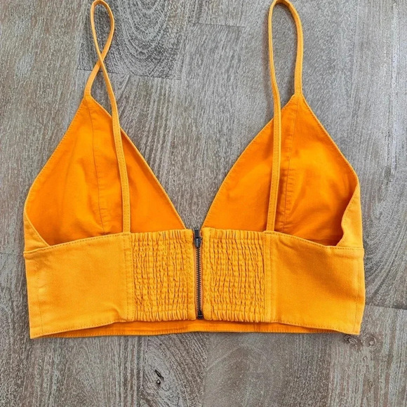 Alice + Olivia V-Neck Cropped Top - Picture 2 of 7